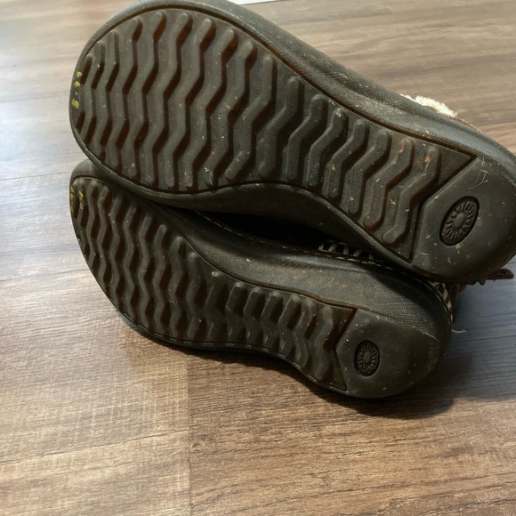 UGG Cove Ankle Boots Womens 7 Brown Suede Sherpa - Picture 6 of 6